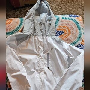 Columbia Womens Med Omni Tech waterproof raincoat